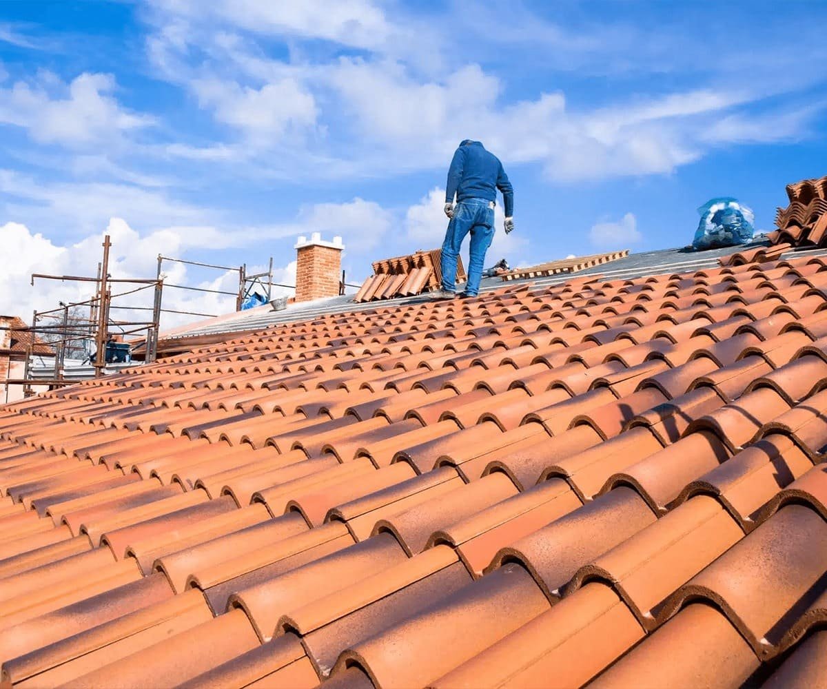 Nettoyage de gouttières et zinguerie à Compiègne