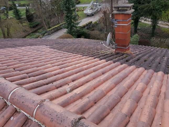 Démoussage de toit par artisan couvreur Oise